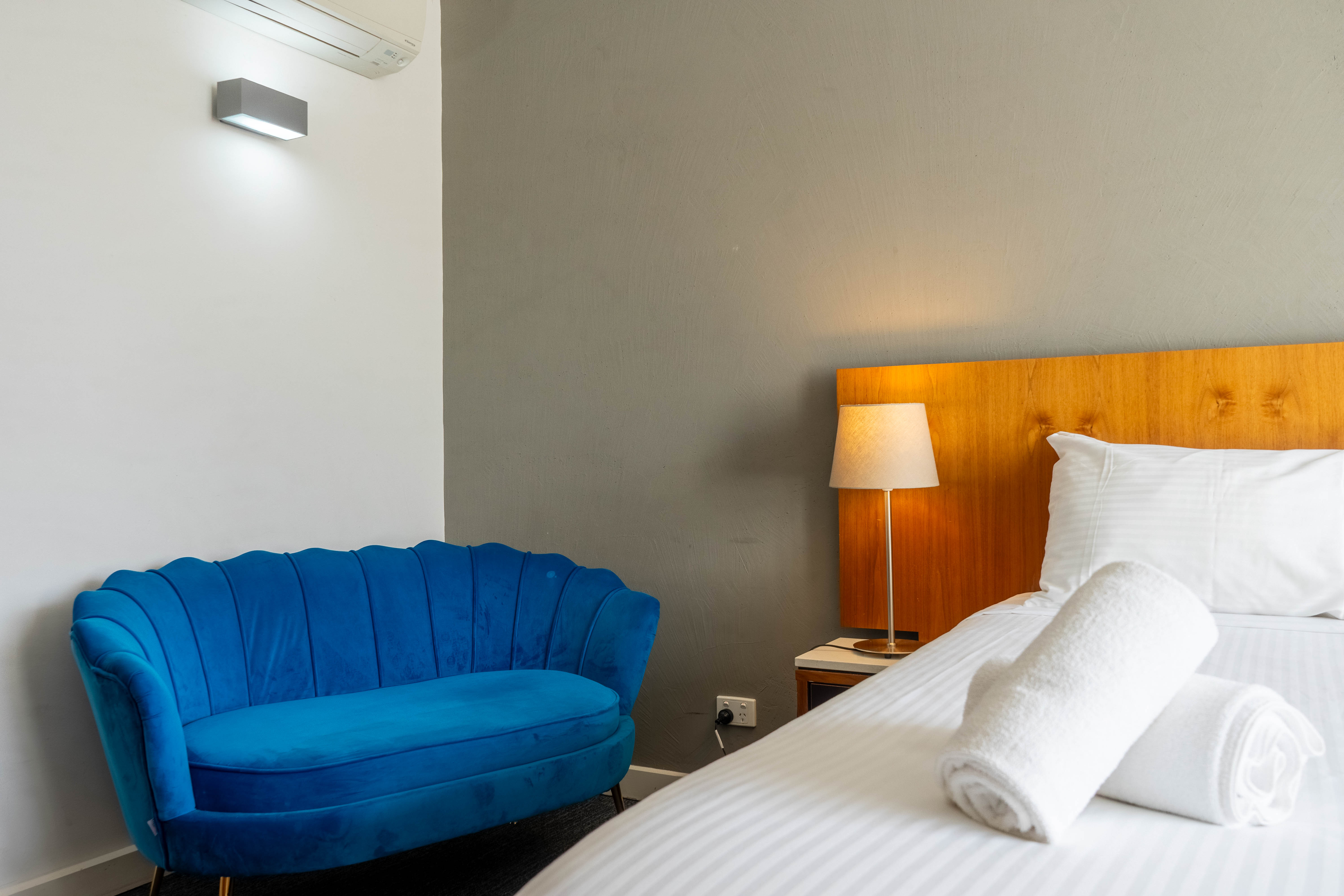 Studio Apartment - image 1